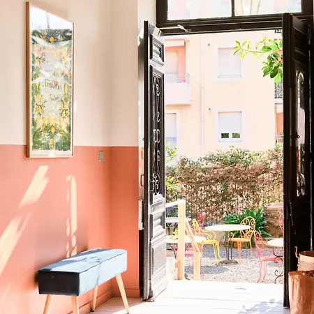 Lemon Hotel