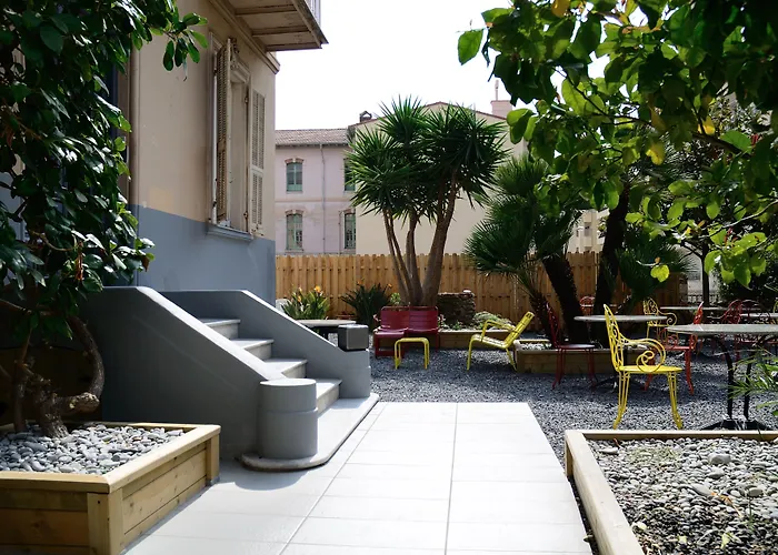 Lemon Hotel