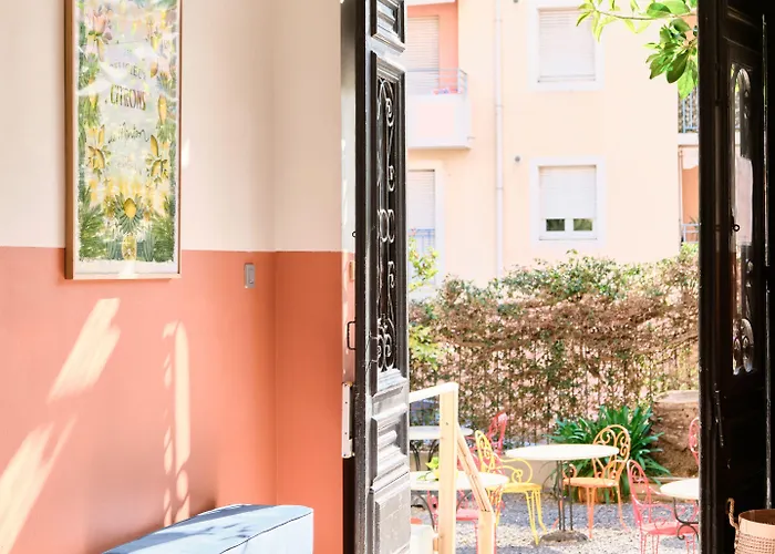 Lemon Hotel