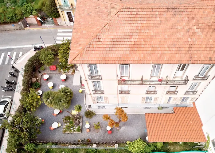 Lemon Hotel