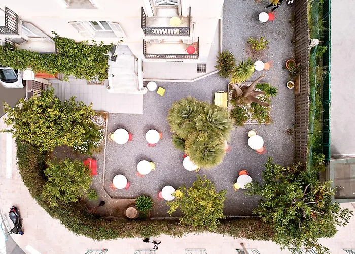 Lemon Hotel